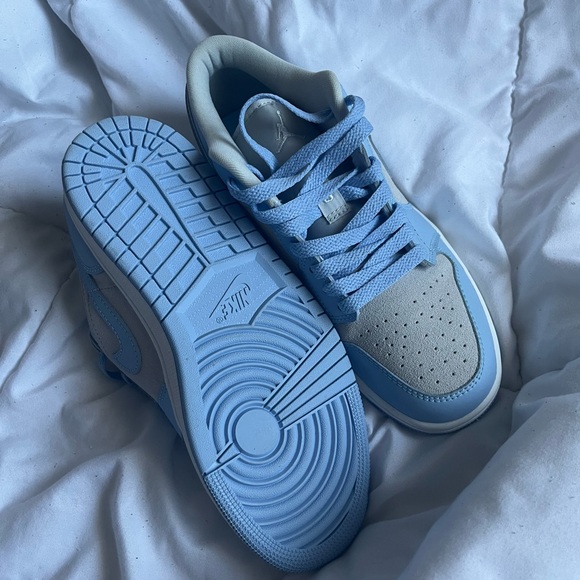 Jordan 1 Low ‘Football Grey Aliminum Womens” size 7.5! Brand new! - Picture 4 of 4